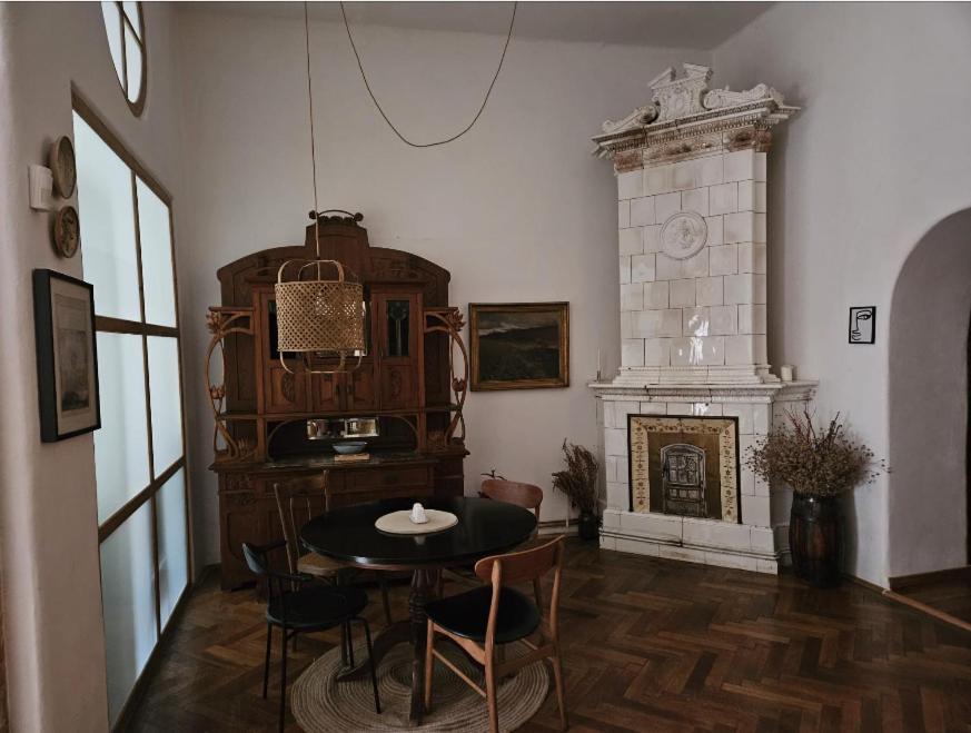 Anno 1800 Apartment บิสตริซา ภายนอก รูปภาพ